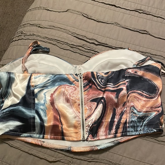 A Marble Crop top Corset Made By Kendall & Kylie size Medium, Silk. - Picture 2 of 3